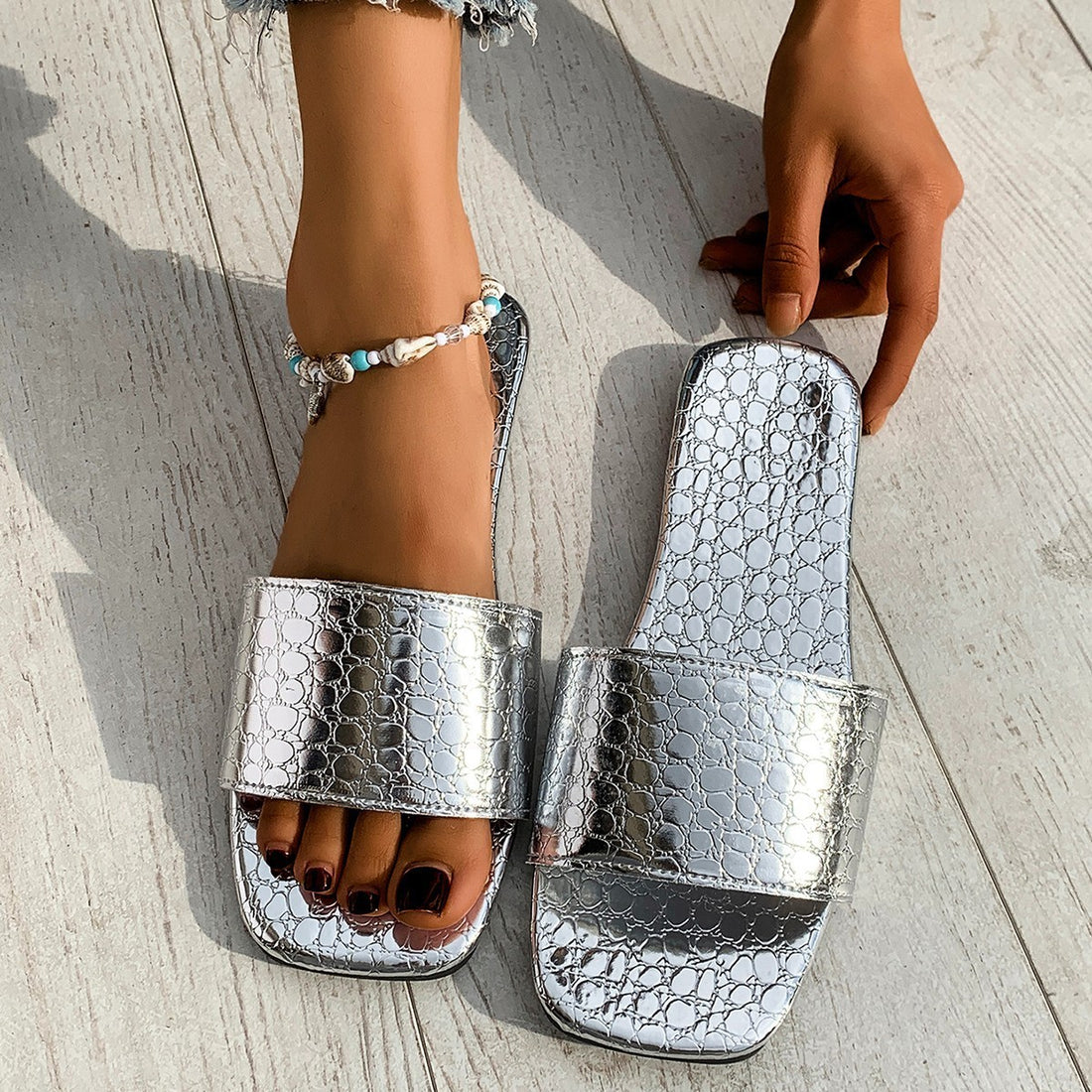 Clovoshop Fashion Crocodile-textured Slides - Square Toe Flat Sandals for Women